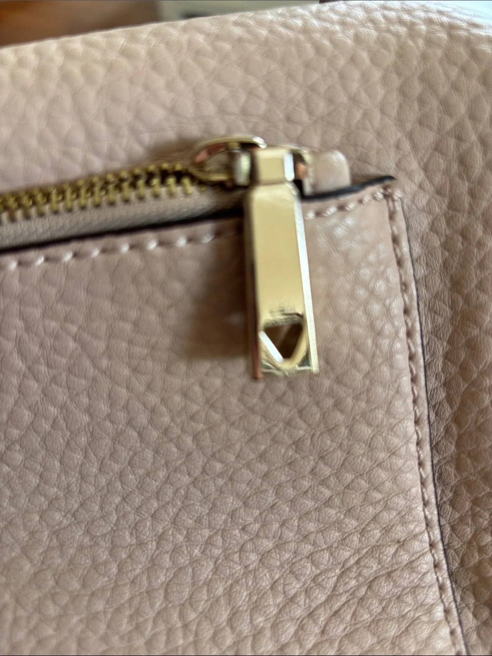 Guess light pink Pebbled Leather Shoulder Bag with adjustable Patterned Strap - Picture 14 of 14